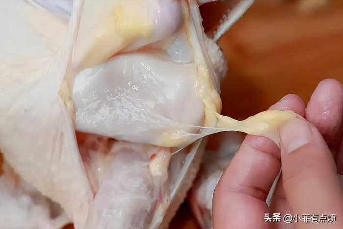 杀鸡时，鸡肚子里有块“黄油”常被丢掉，殊不知是个宝，涨知识了