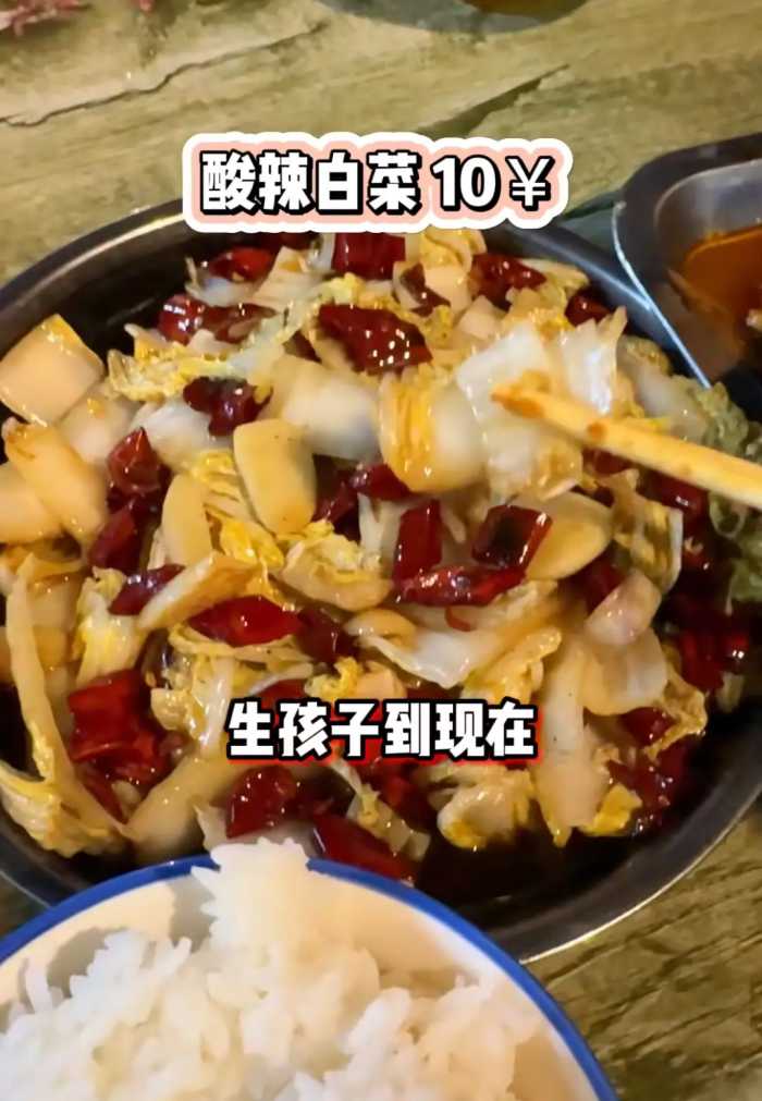 千万网红小贝月子里吃麻辣火锅，喝冰可乐！产后15天出门吃宵夜？