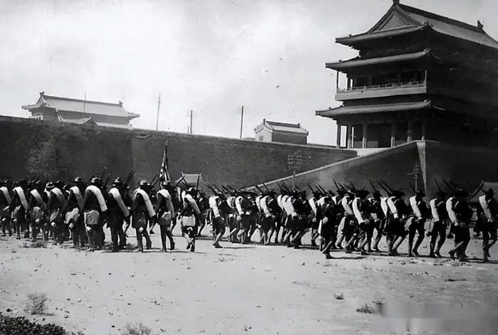 1938年，日军准备洗劫乔家大院，却被门口的一面旗帜给吓退