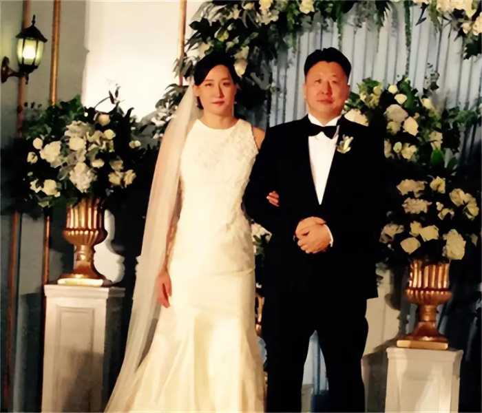 奥运冠军嫁给大自己23岁教练！婚后立刻怀孕，教练：必须再要一个